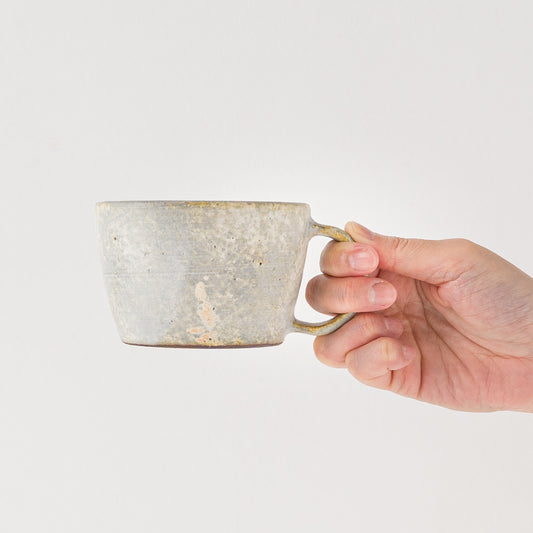 しっくり手に馴染む町田裕也さんのあわしろのマグ