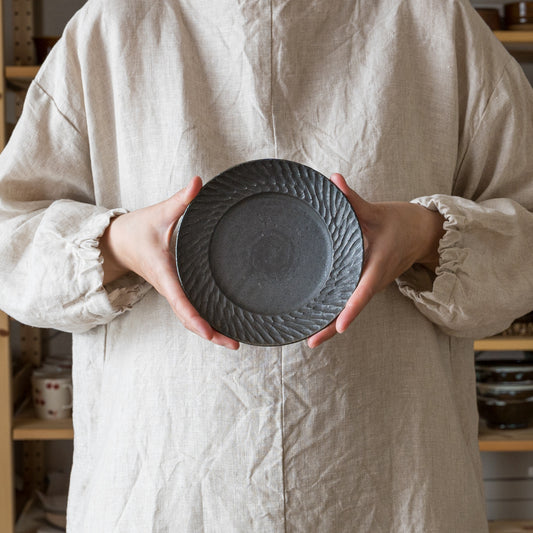 テーブルをおしゃれにしてくれる山本雅則さんのしのぎの5寸平皿