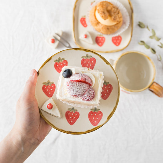 眺めているだけでほっこり癒される梶田慶さんのいちごの丸皿