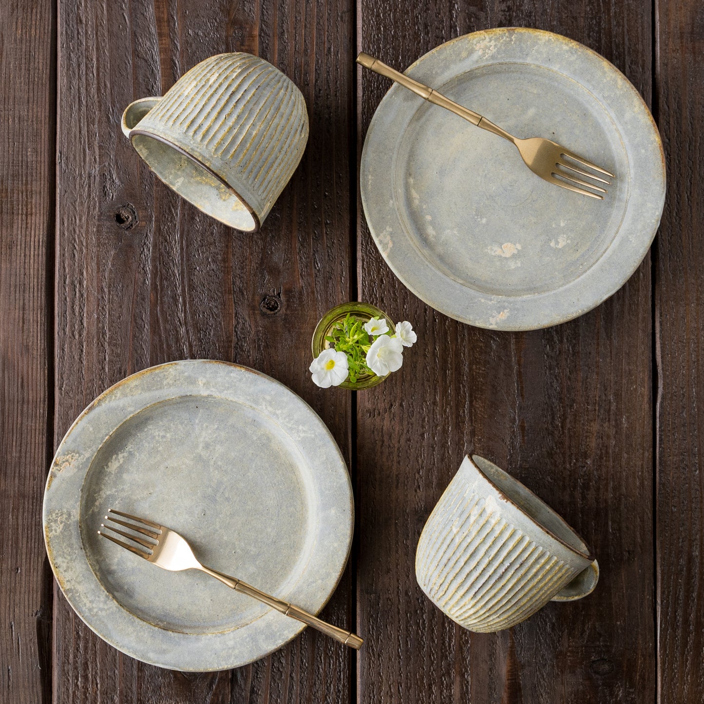 町田裕也さんのあわしろのリム皿6寸としのぎマグ