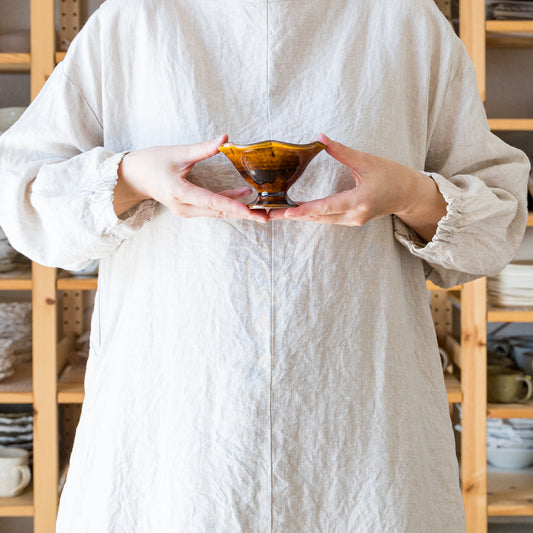 古谷製陶所のアメ釉花びら高台小鉢ミニ