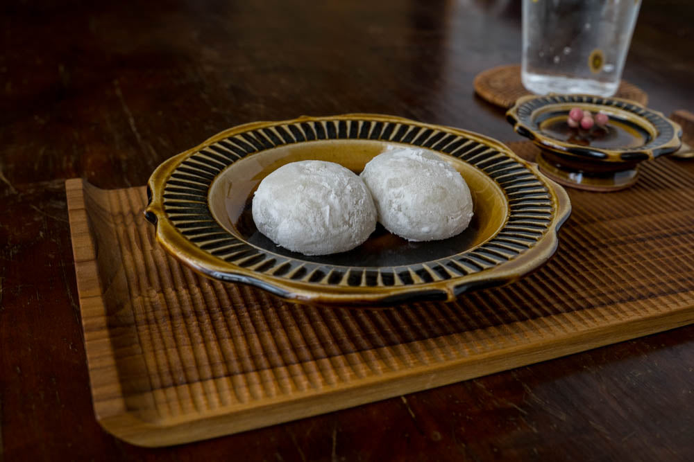 はなクラフトの飴釉の輪花豆皿