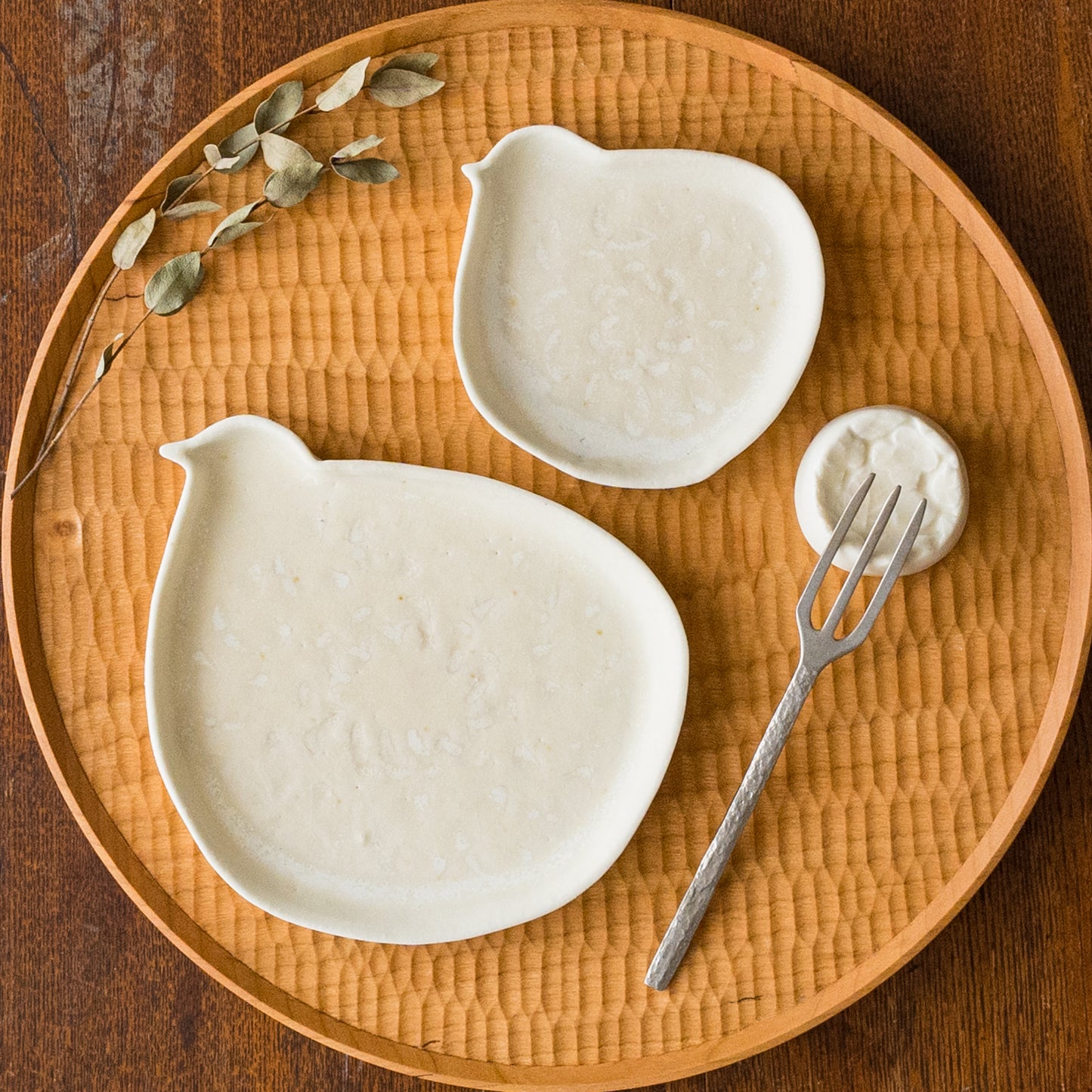 おうちで楽しいおやつ時間を過ごせる庄司千晶さんのとりのお皿と森の箸置き