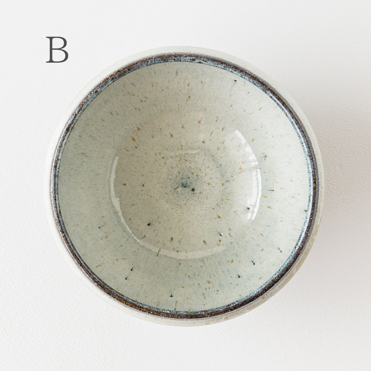 雪のような白に魅せられる小代焼ふもと窯のどんぶり