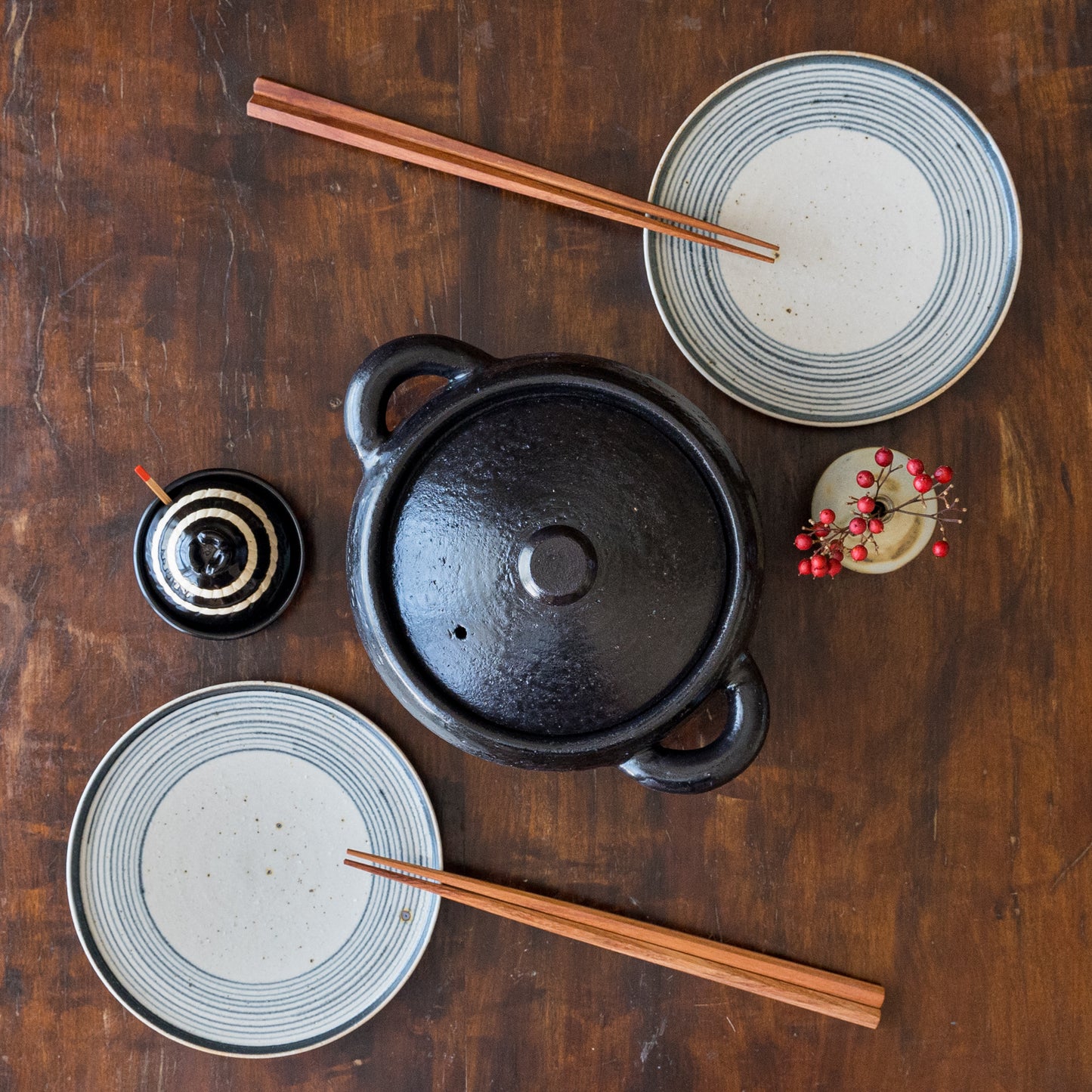 伊賀焼窯元長谷園の薬味入れちびタジンとちびどなべと土鍋黒丸