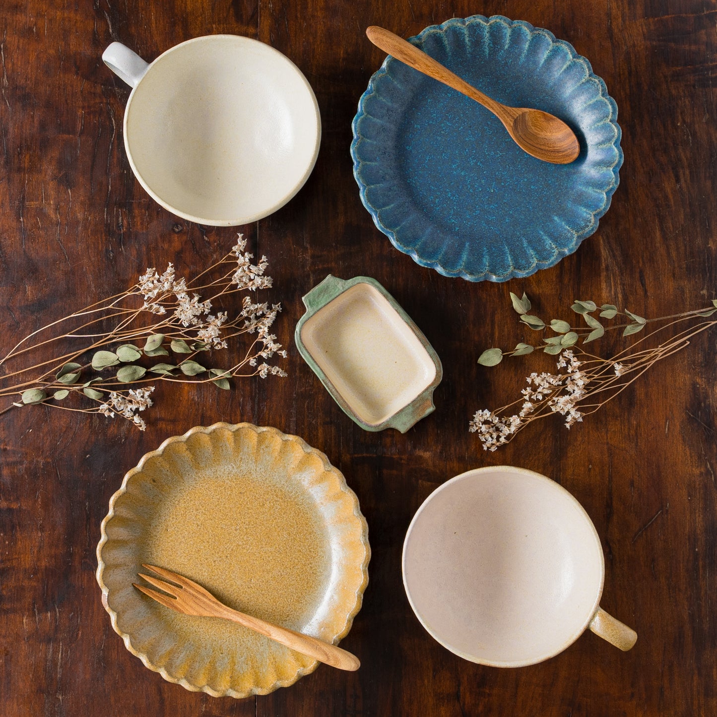 テーブルを素敵に演出してくれるヤガミサヨさんの器