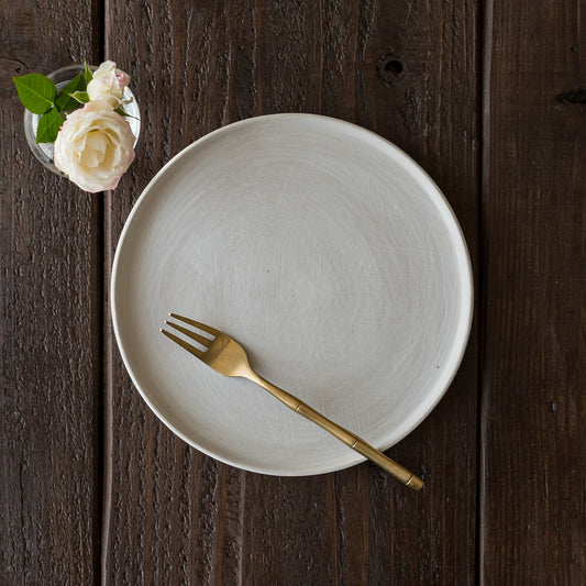 児玉修治さんのラウンドプレート6寸カンヴァス