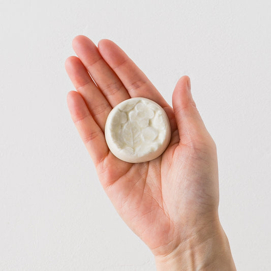 お花と葉っぱの模様にほっこりする庄司千晶さんの森の箸置き