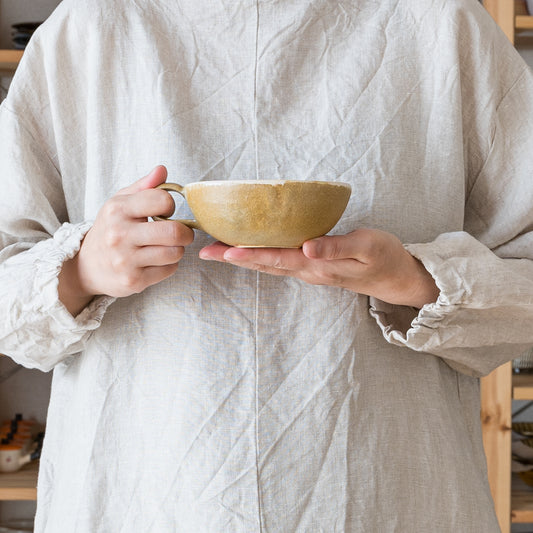 土ものの温もりを感じるヤガミサヨさんのスープカップ