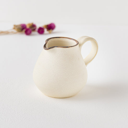 縁のアメ色がおしゃれな町田裕也さんのピッチャー