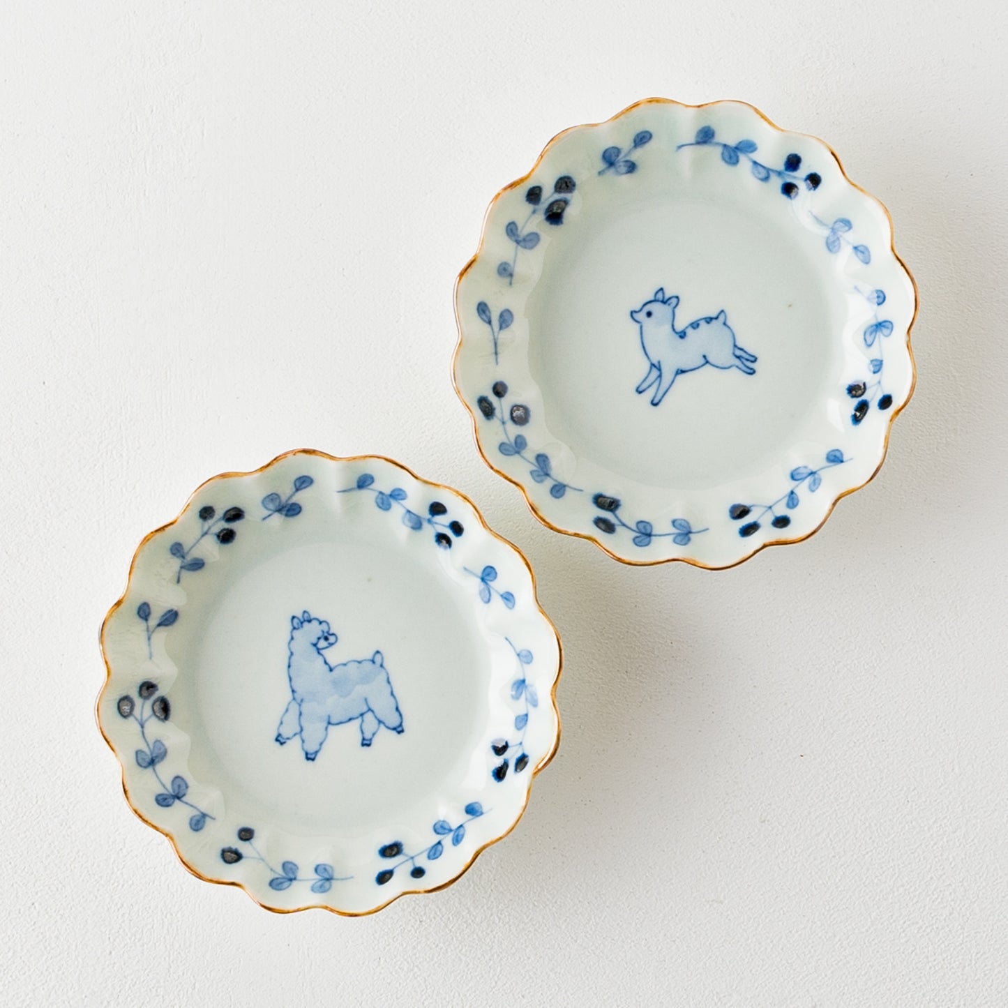 石川理恵さんの輪花小皿アルパカと鹿