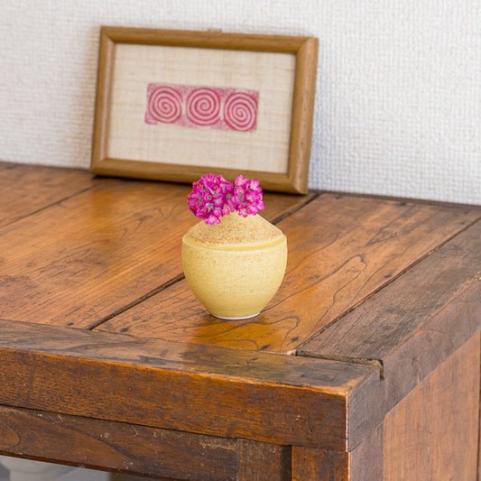 日々の暮らしに潤いを与えてくれる田中志保さんの花器