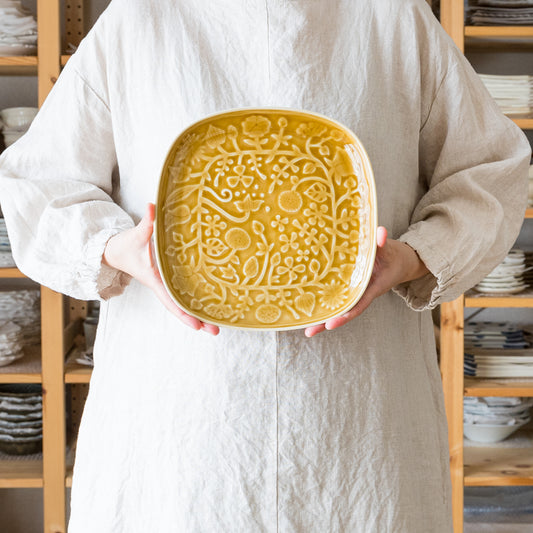 波佐見焼和山のレリーフフラワーパレードのプレート大