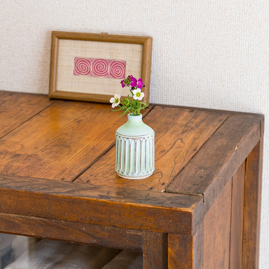 南欧の暖かな陽射しのような風合いが素敵な田中志保さんの花器