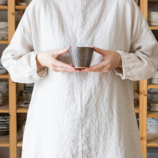 前田麻美さんのブロンズ釉の花七宝の蕎麦猪口