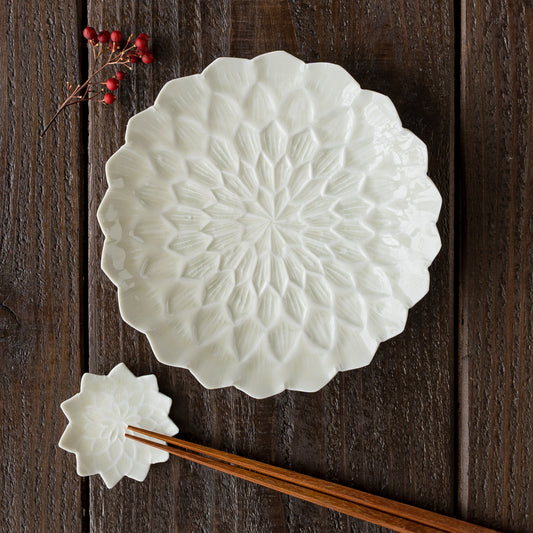 前田麻美さんの灰青釉のダリア六寸皿とダリア豆々皿