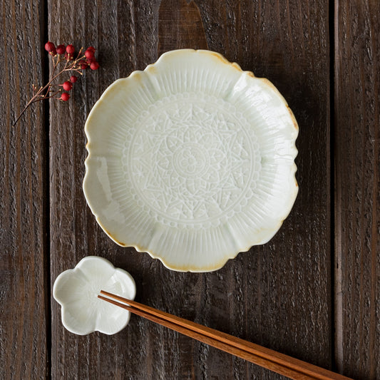 前田麻美さんの灰青釉の稜花五寸台皿と芙蓉豆々皿