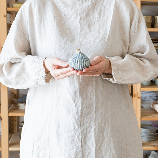 食卓を素敵に彩ってくれる田中志保さんの塩コショウ入れ