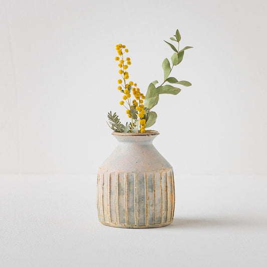 お部屋を素敵に彩る町田裕也さんのあわしろの花器