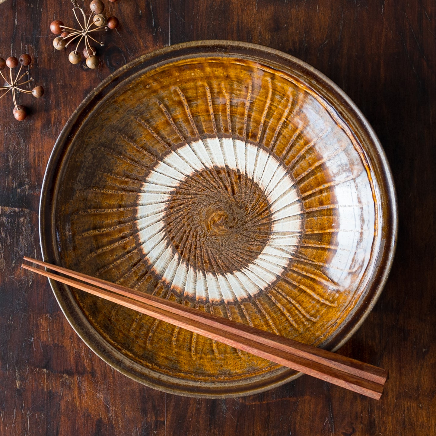 食卓に温もりを運んでくれる小鹿田焼坂本庸一窯の刷毛目7寸皿