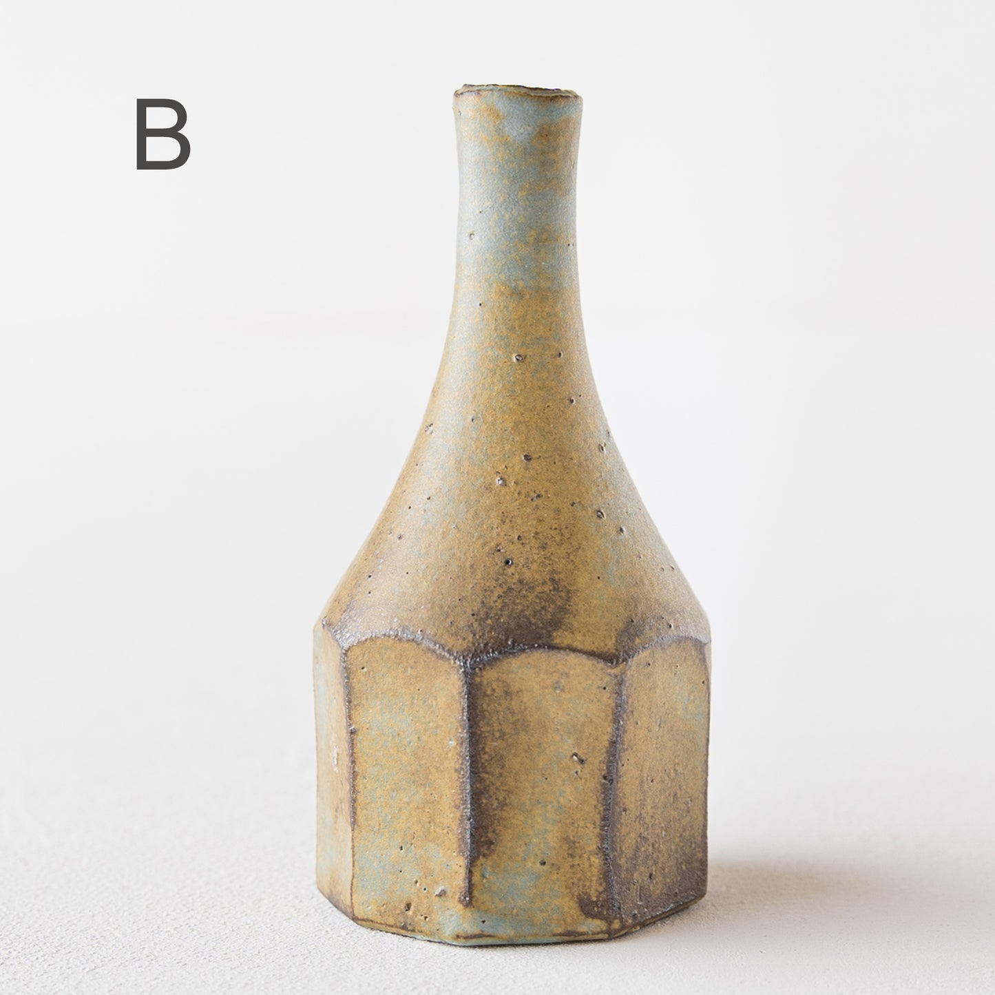 空間を素敵に彩ってくれる町田裕也さんの花器