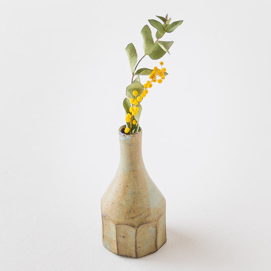 お部屋がパッと明るくなる町田裕也さんの花器