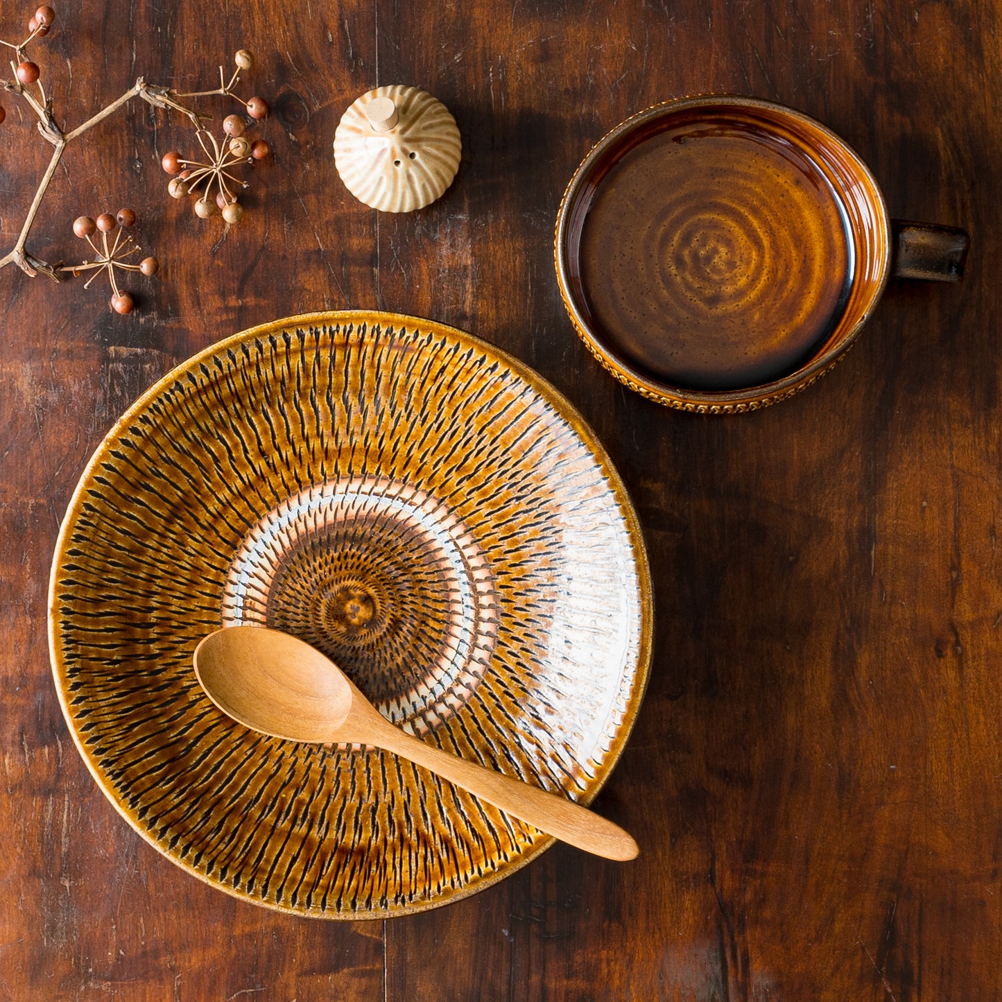 食卓を豊かにしてくれる小鹿田焼坂本庸一窯の飛び鉋スープカップと8寸皿