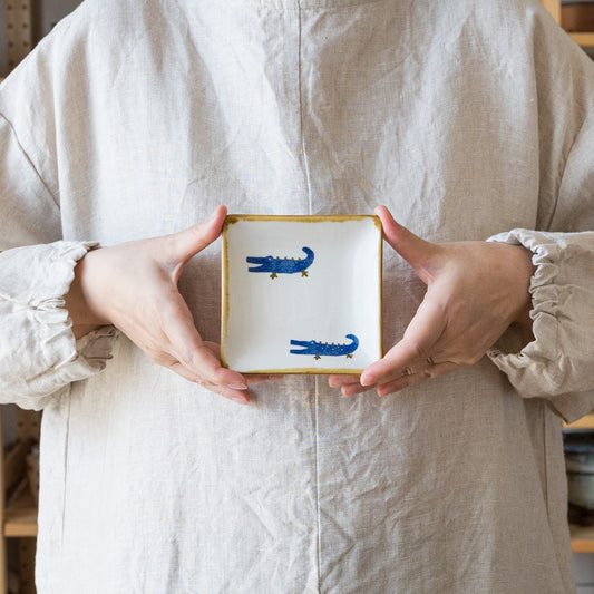 和紙染めのワニにほっこり癒される安見工房の角小皿