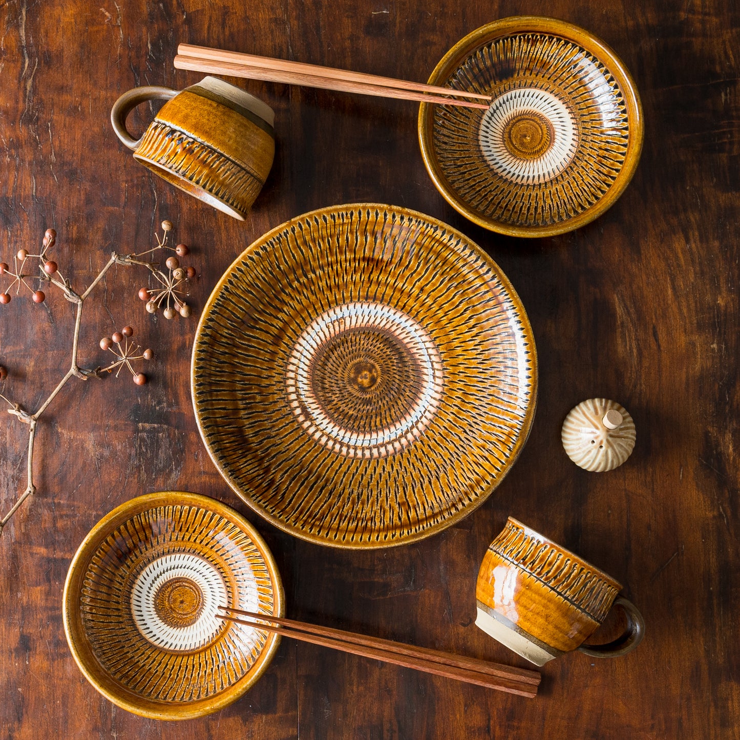 温かみを感じる食卓にしてくれる小鹿田焼坂本庸一窯の器