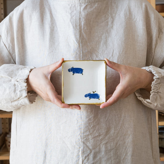 和紙染めの風合いが素敵な安見工房のカバの角小皿