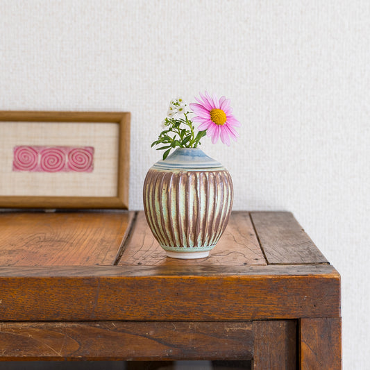 お部屋の片隅に置いてあるだけで気分が上がる田中志保さんの花器