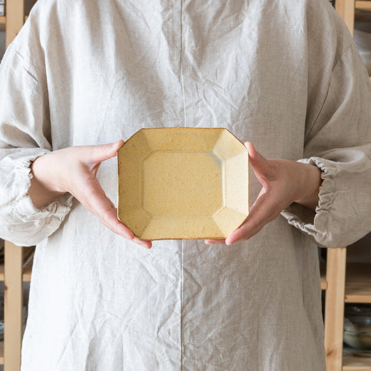 風合いが素敵なヤガミサヨさんの八角プレート