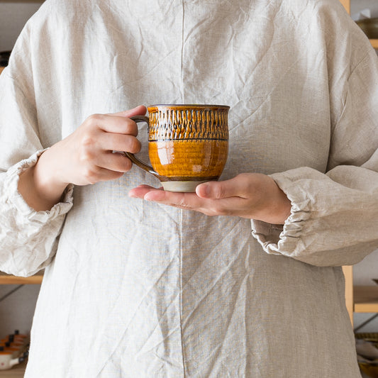 眺めているだけで気持ちが安らぐ小鹿田焼坂本庸一窯の飛び鉋マグ