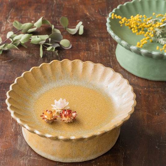 食卓をおしゃれにしてくれるヤガミサヨさんの高台皿