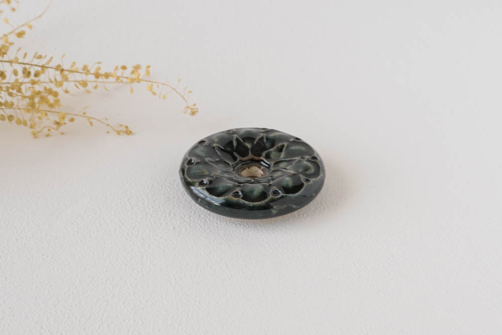 ルリアメ工房の紺色釉の箸置き