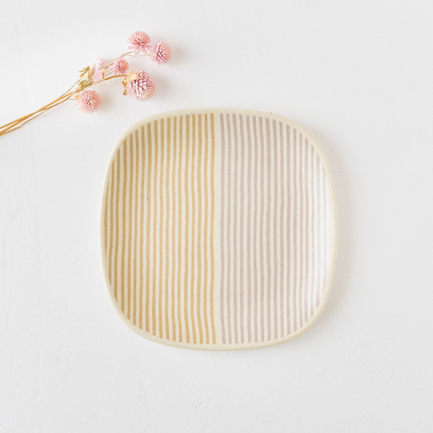 テーブルを素敵に彩ってくれる坂下花子さんのパン皿