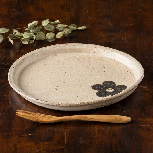 おやつタイムがゆっくり過ごせる岡村朝子さんの丸皿