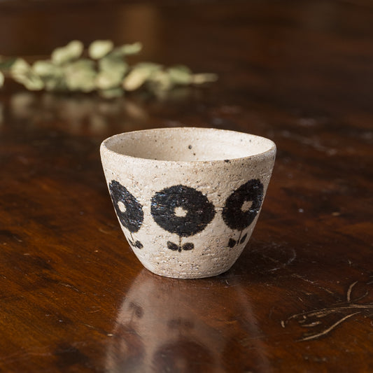 眺めているだけでほっこり癒される岡村朝子さんのぐい吞み