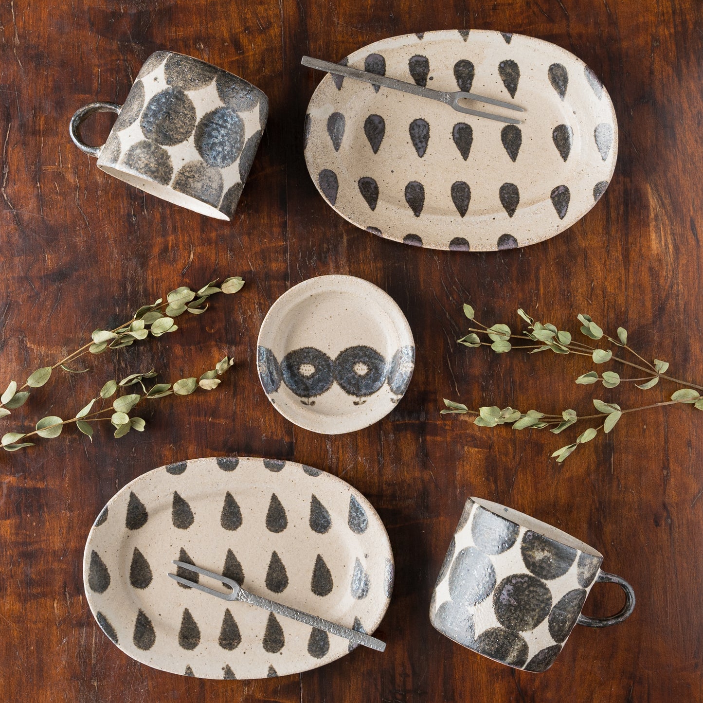 食卓を素敵に演出してくれる岡村朝子さんのうつわ