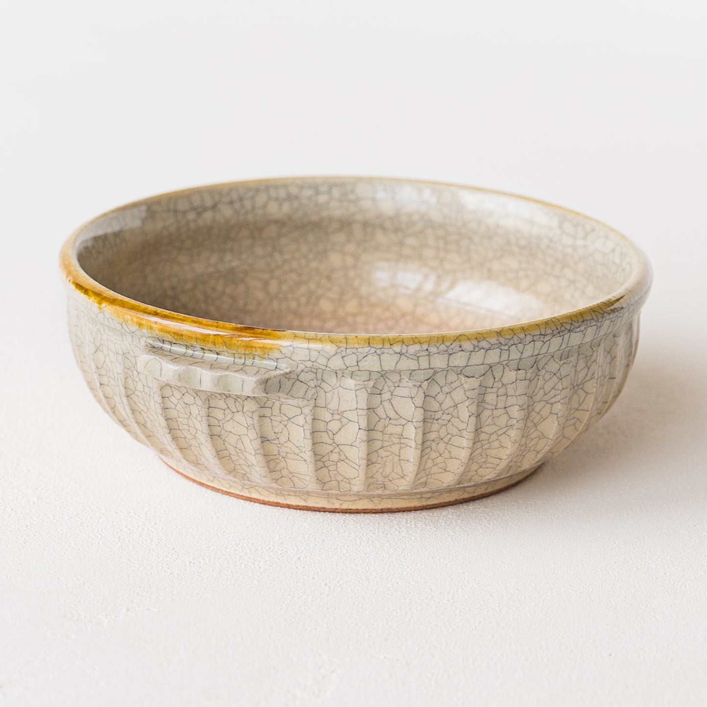 食卓を素敵に彩ってくれるはなクラフトの墨入貫入耳付鉢