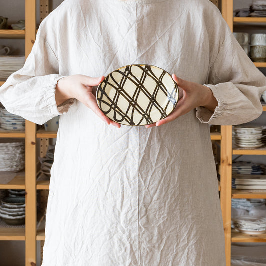 紀窯中川紀夫さんのスリップウェア二重格子楕円リム皿