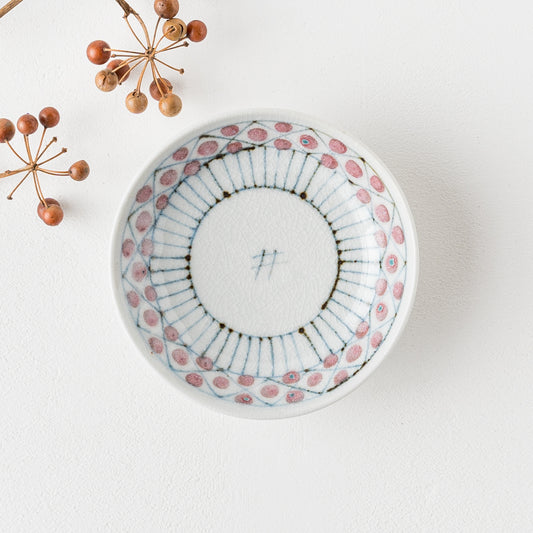 花垣文がほっこり可愛い砥部焼陶彩窯の3.5寸皿