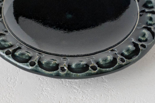 ルリアメ工房の紺色釉の小皿