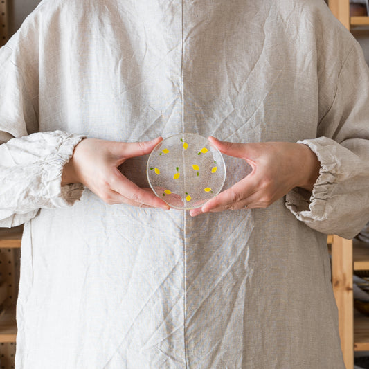 置いているだけでほっこり和む石塚悠さんのレモン柄の豆皿