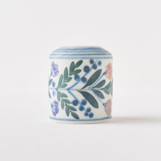 お部屋の雰囲気をガラリと変えてくれる田中志保さんの花柄の花器