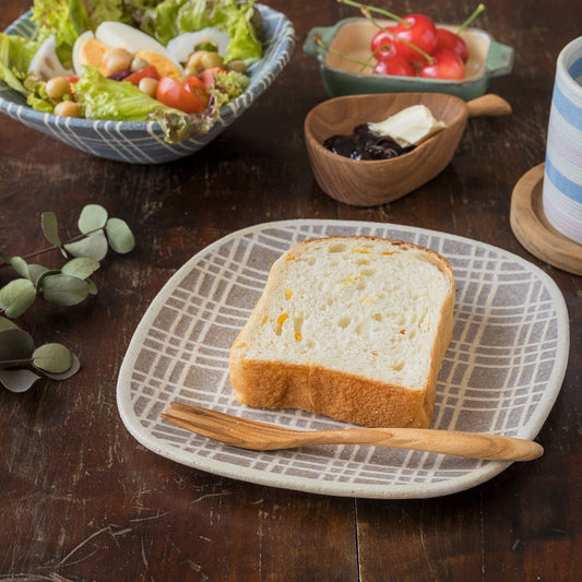 坂下花子のチェックのスクエア皿