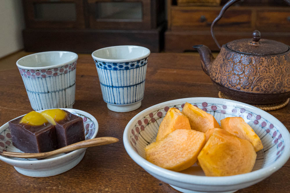 砥部焼の陶彩窯花垣文で休憩