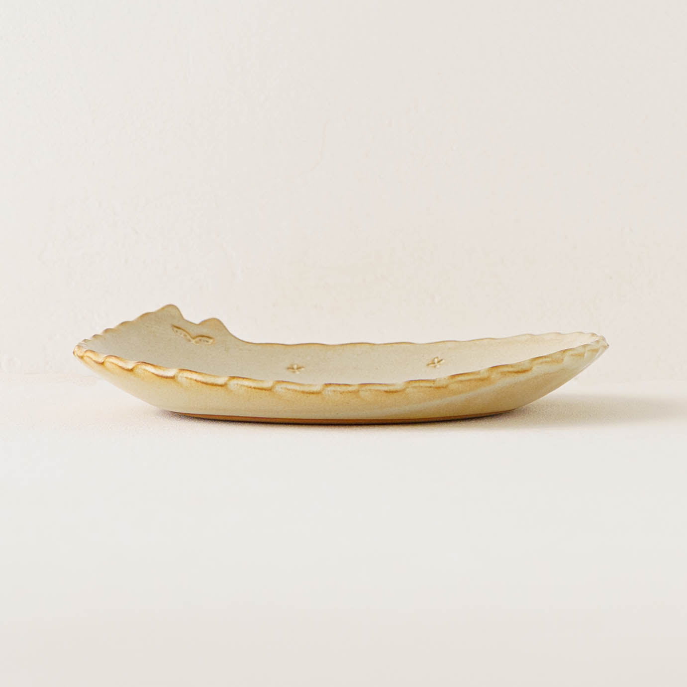 ねこさん皿　小花　大｜アトリエ モノラー