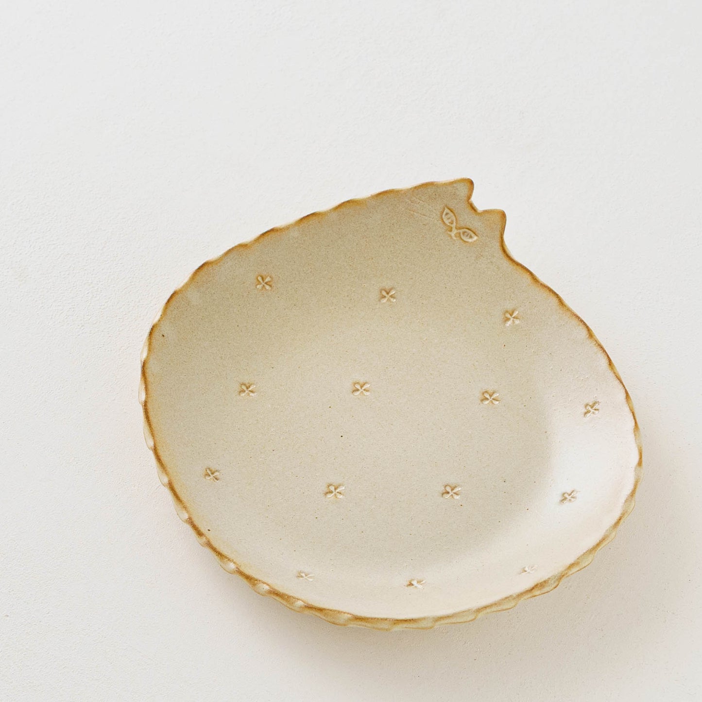 ねこさん皿　小花　大｜アトリエ モノラー