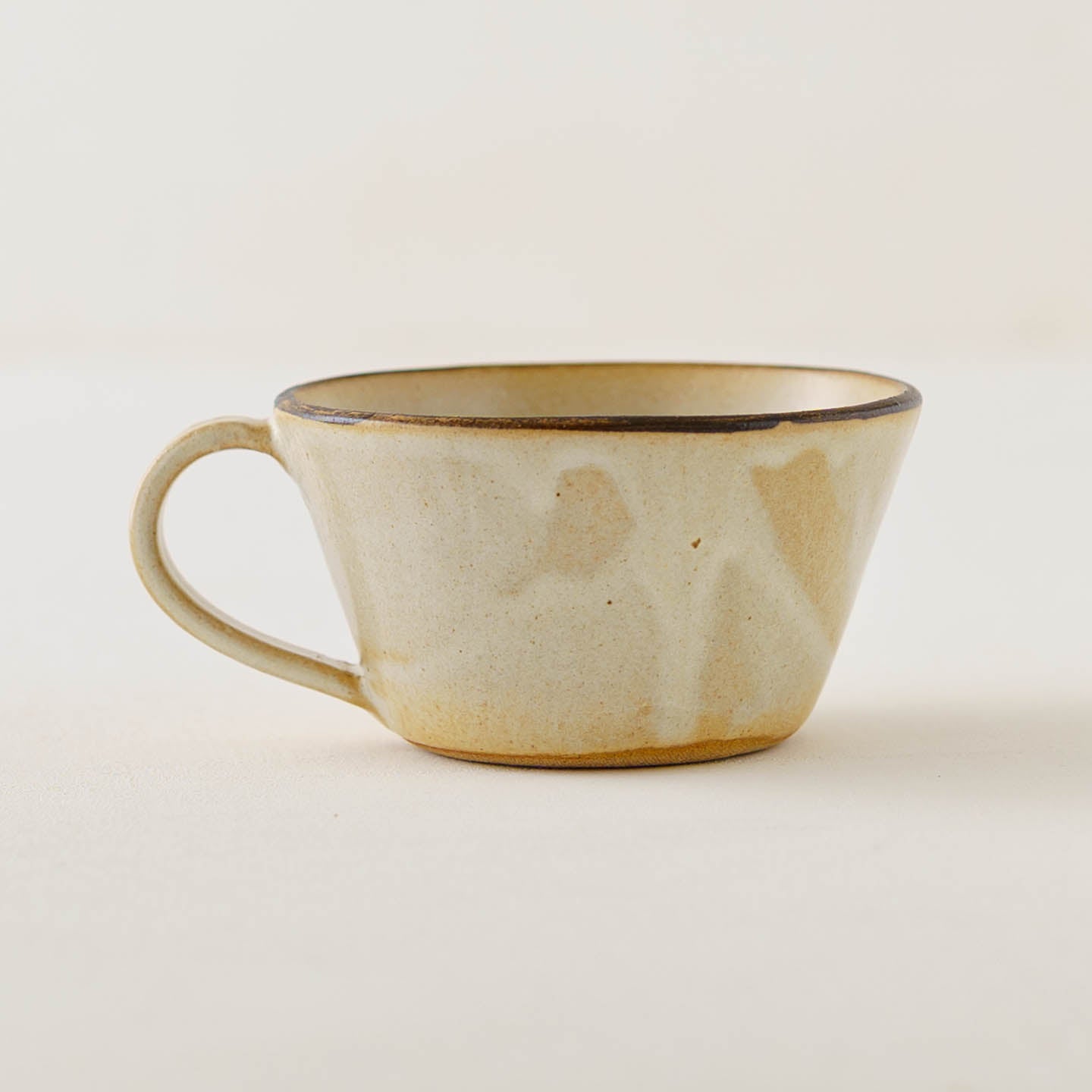 くまさんマグ　白｜アトリエ モノラー